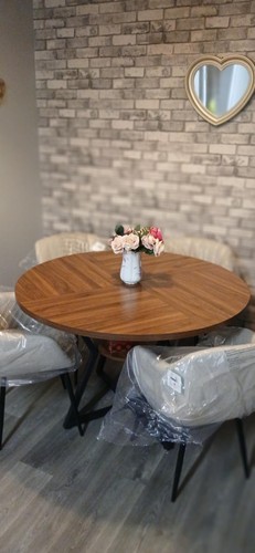 Round dining table - 4-6, seater